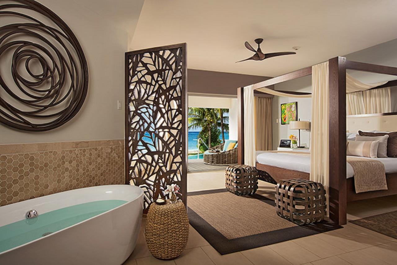 Junior Suite Ocean View King with Soaking Tub