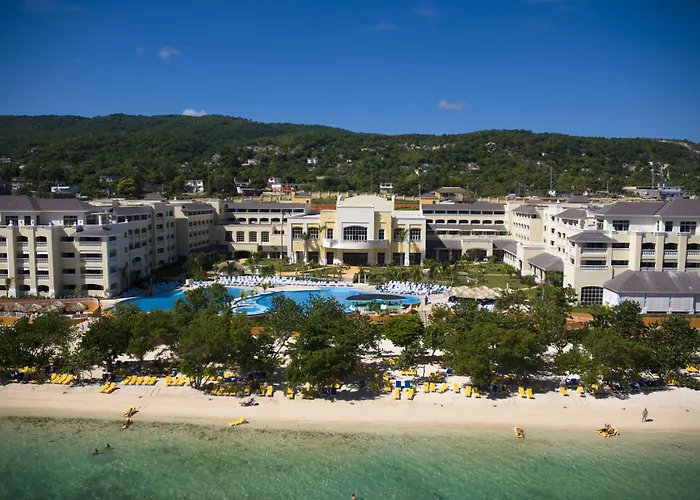 Montego Bay ResortsIberostar Waves Rose Hall Beach